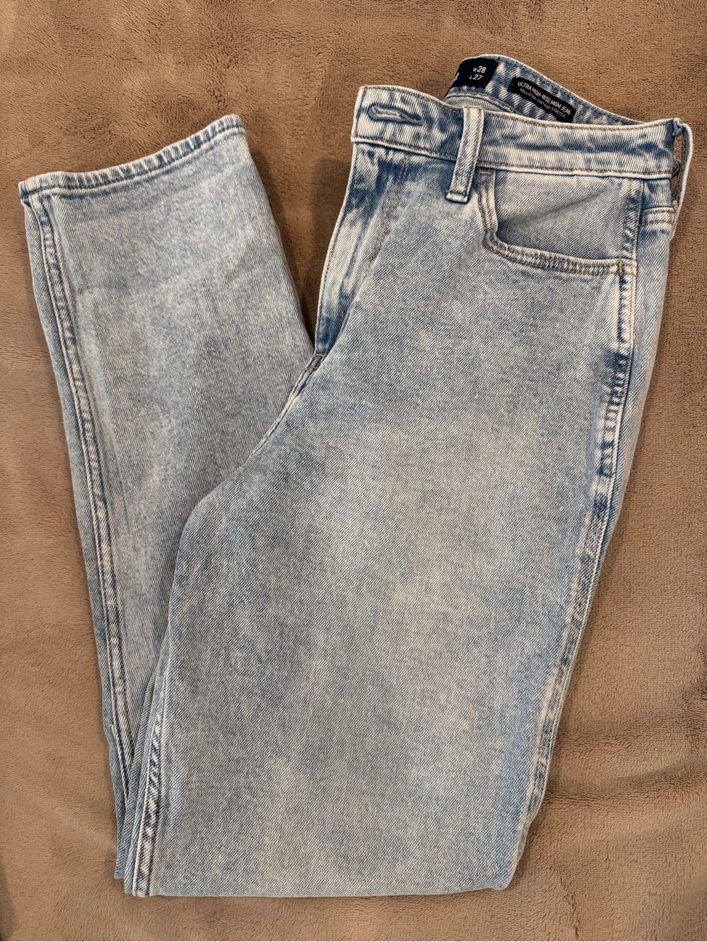 Hollister Light Wash Blue Ultra High-Rise Mom Jeans